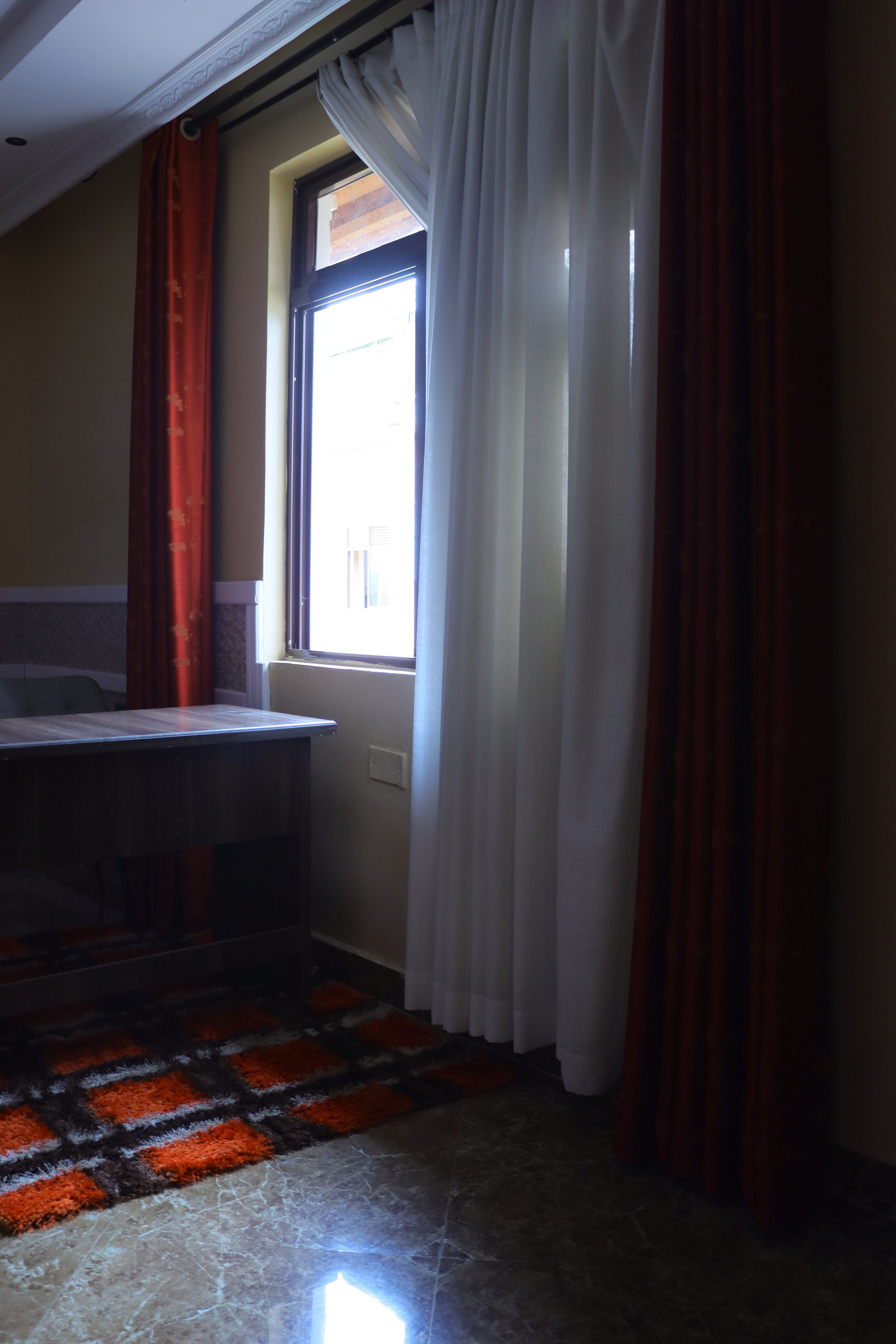 Famous Gates Hotel — Mogogoshiek — photo 4